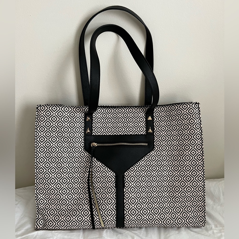 STELLA & DOT Black & White Tile Printed Tote Bag